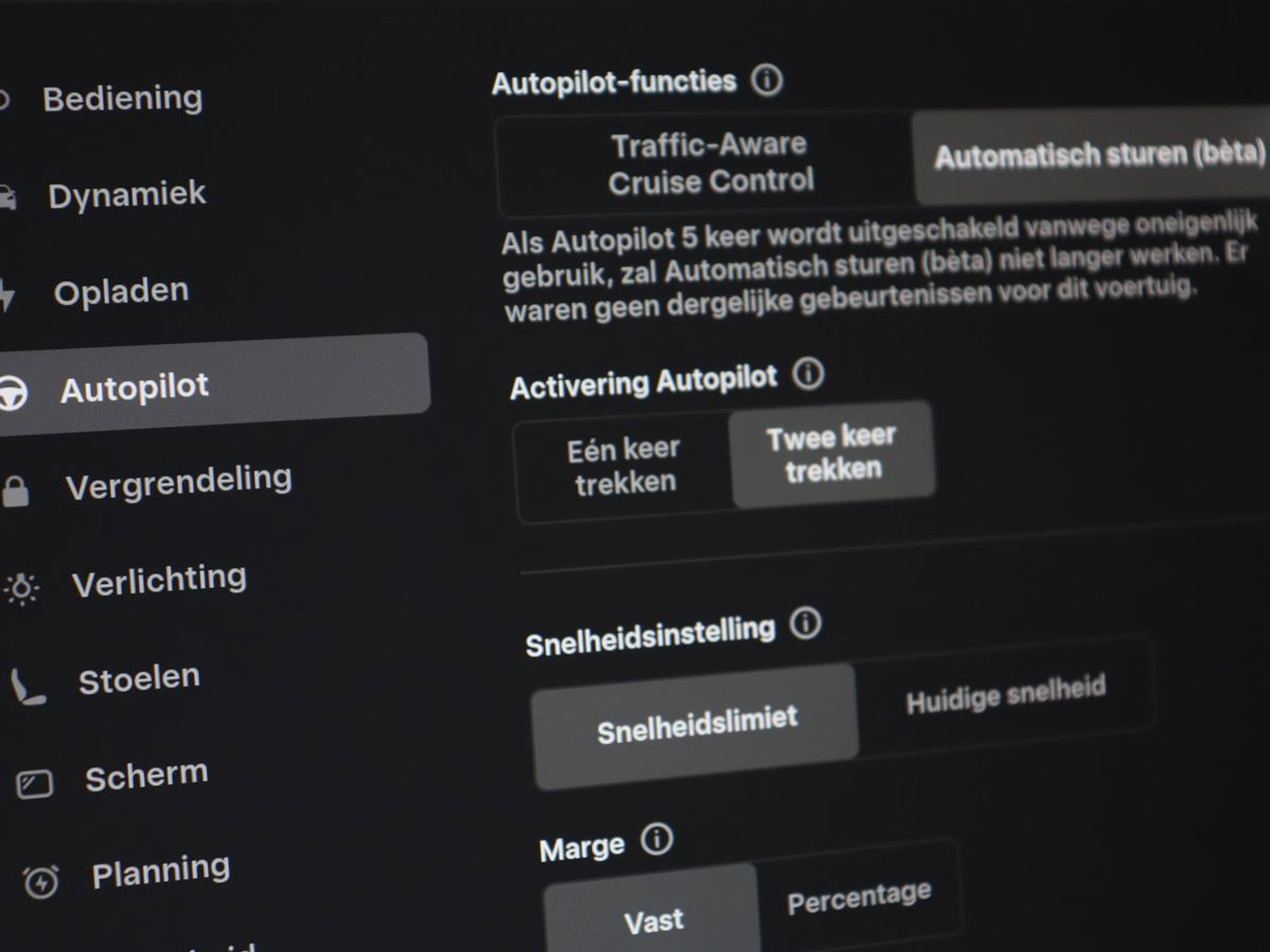 Tesla Model Y Long Range AWD 75 kWh | SOH 94% | Panoramadak | Autopilot | Stoelverwarming | Leder | 360 Camera | Achterbankverwarming | Keyless | Navigatie | Full LED