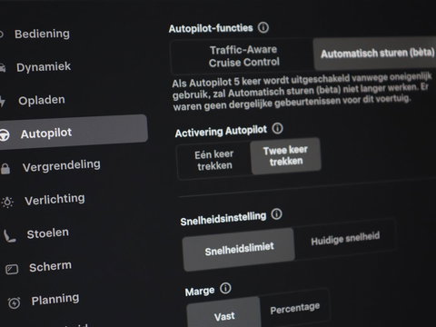 Tesla Model Y Long Range AWD 75 kWh | SOH 94% | Panoramadak | Autopilot | Stoelverwarming | Leder | 360 Camera | Achterbankverwarming | Keyless | Navigatie | Full LED
