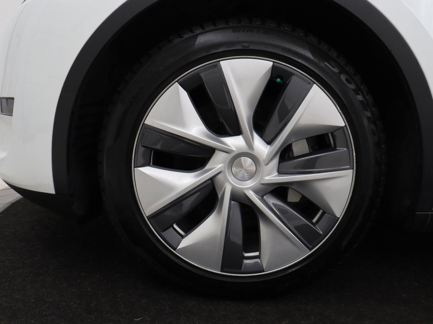 Tesla Model Y Long Range AWD 75 kWh | SOH 94% | Panoramadak | Autopilot | Stoelverwarming | Leder | 360 Camera | Achterbankverwarming | Keyless | Navigatie | Full LED