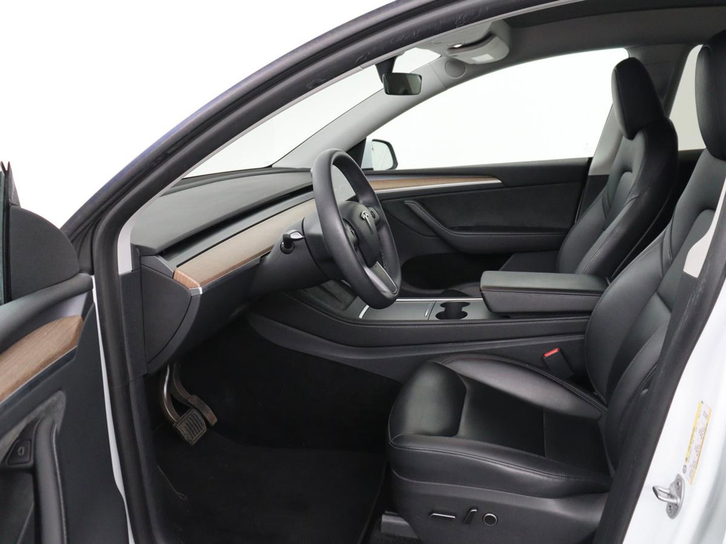 Tesla Model Y Long Range AWD 75 kWh | SOH 94% | Panoramadak | Autopilot | Stoelverwarming | Leder | 360 Camera | Achterbankverwarming | Keyless | Navigatie | Full LED