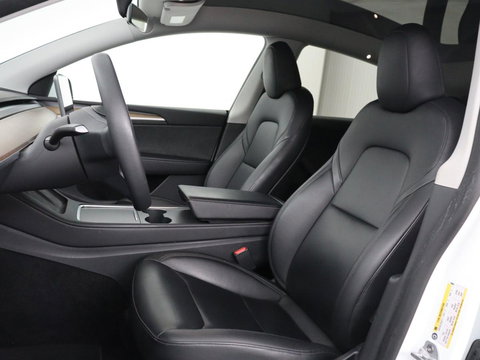 Tesla Model Y Long Range AWD 75 kWh | SOH 94% | Panoramadak | Autopilot | Stoelverwarming | Leder | 360 Camera | Achterbankverwarming | Keyless | Navigatie | Full LED