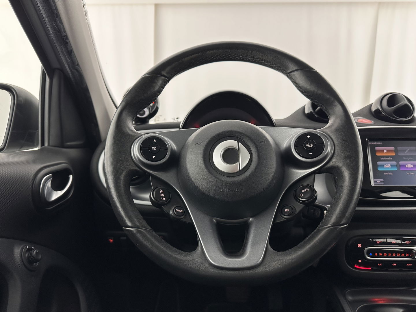 Smart Forfour EQ Business Solution 18 kWh [ 3-Fase ] (INCL.BTW) Aut. *NAVI-FULLMAP | LEATHER | ECC | CRUISE | HEATED-COMFORT-SEATS | 15"ALU*