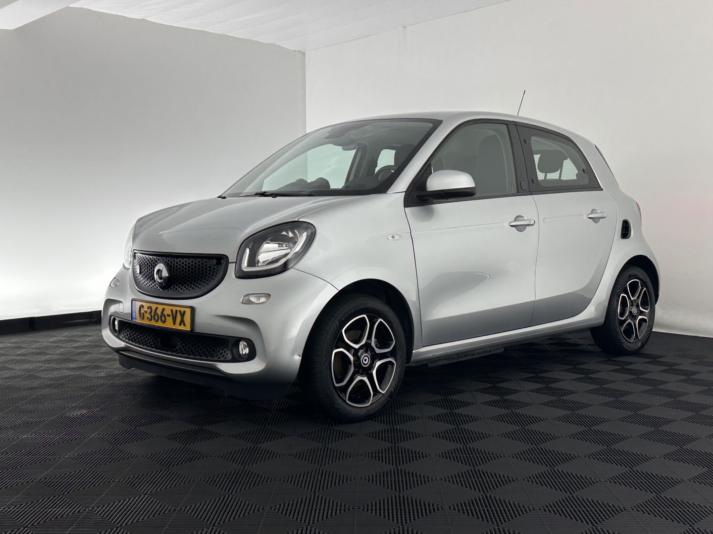 Smart Forfour EQ Business Solution 18 kWh [ 3-Fase ] (INCL.BTW) Aut. *NAVI-FULLMAP | LEATHER | ECC | CRUISE | HEATED-COMFORT-SEATS | 15"ALU*