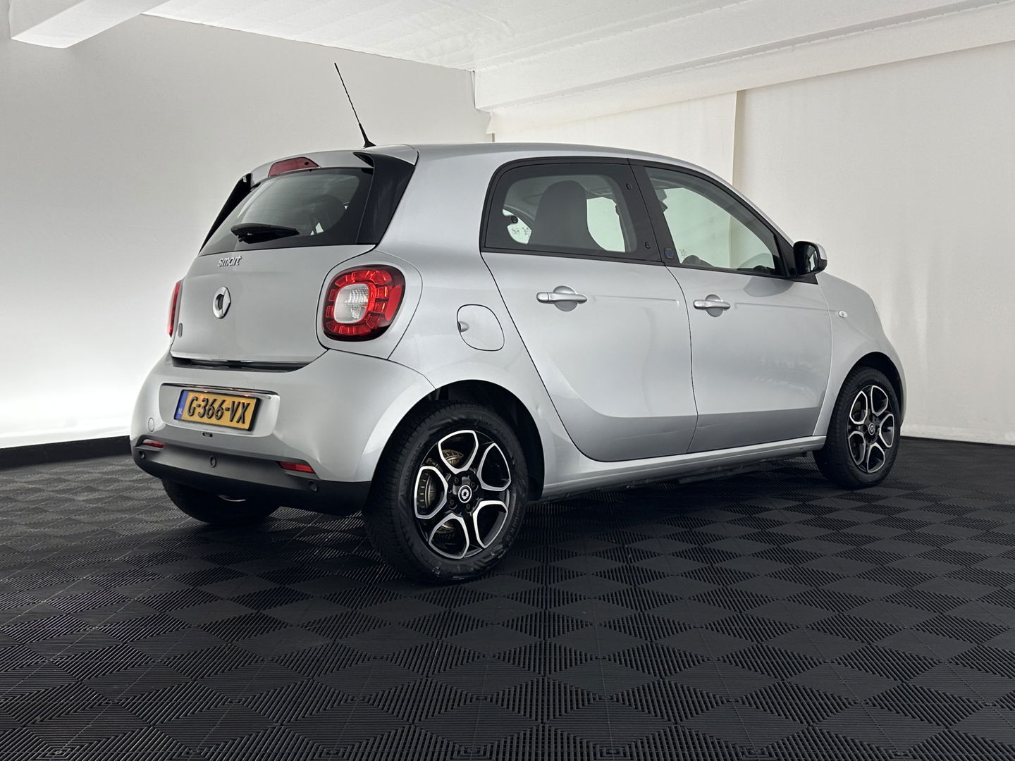Smart Forfour EQ Business Solution 18 kWh [ 3-Fase ] (INCL.BTW) Aut. *NAVI-FULLMAP | LEATHER | ECC | CRUISE | HEATED-COMFORT-SEATS | 15"ALU*