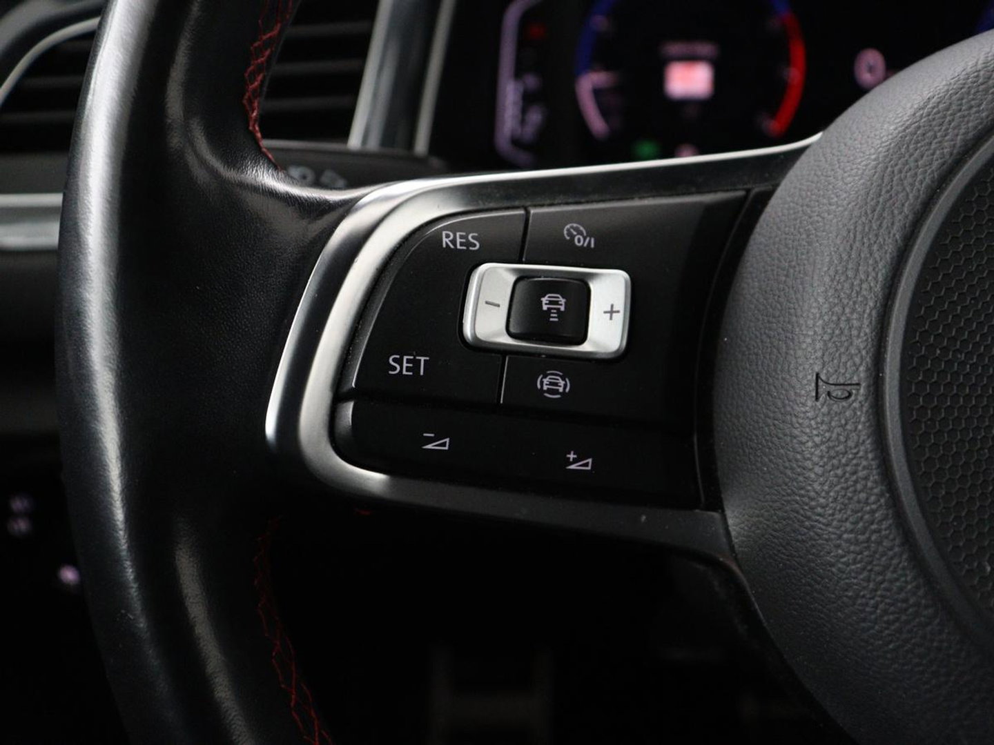 Volkswagen T-Roc 1.5 TSI Sport | Panoramadak | Adaptive cruise | Keyless | Carplay | Navigatie | Full LED | Virtual Cockpit | Climate control | Parkeerhulp | Bluetooth