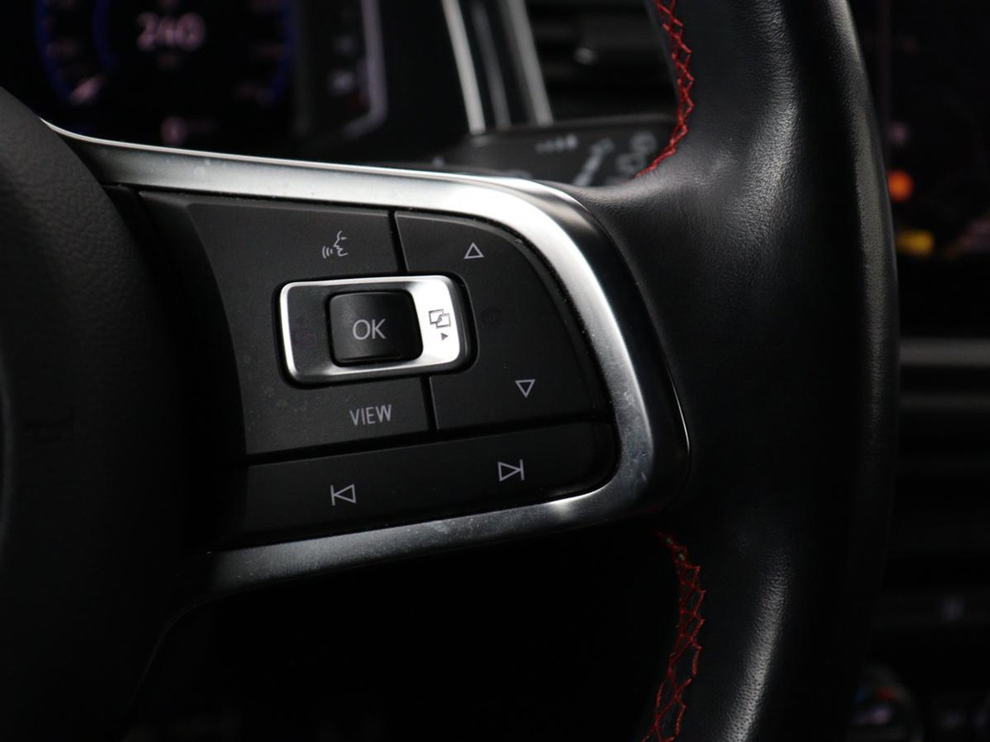 Volkswagen T-Roc 1.5 TSI Sport | Panoramadak | Adaptive cruise | Keyless | Carplay | Navigatie | Full LED | Virtual Cockpit | Climate control | Parkeerhulp | Bluetooth