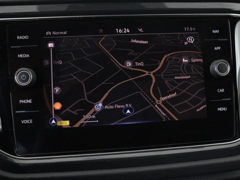 Volkswagen T-Roc 1.5 TSI Sport | Panoramadak | Adaptive cruise | Keyless | Carplay | Navigatie | Full LED | Virtual Cockpit | Climate control | Parkeerhulp | Bluetooth