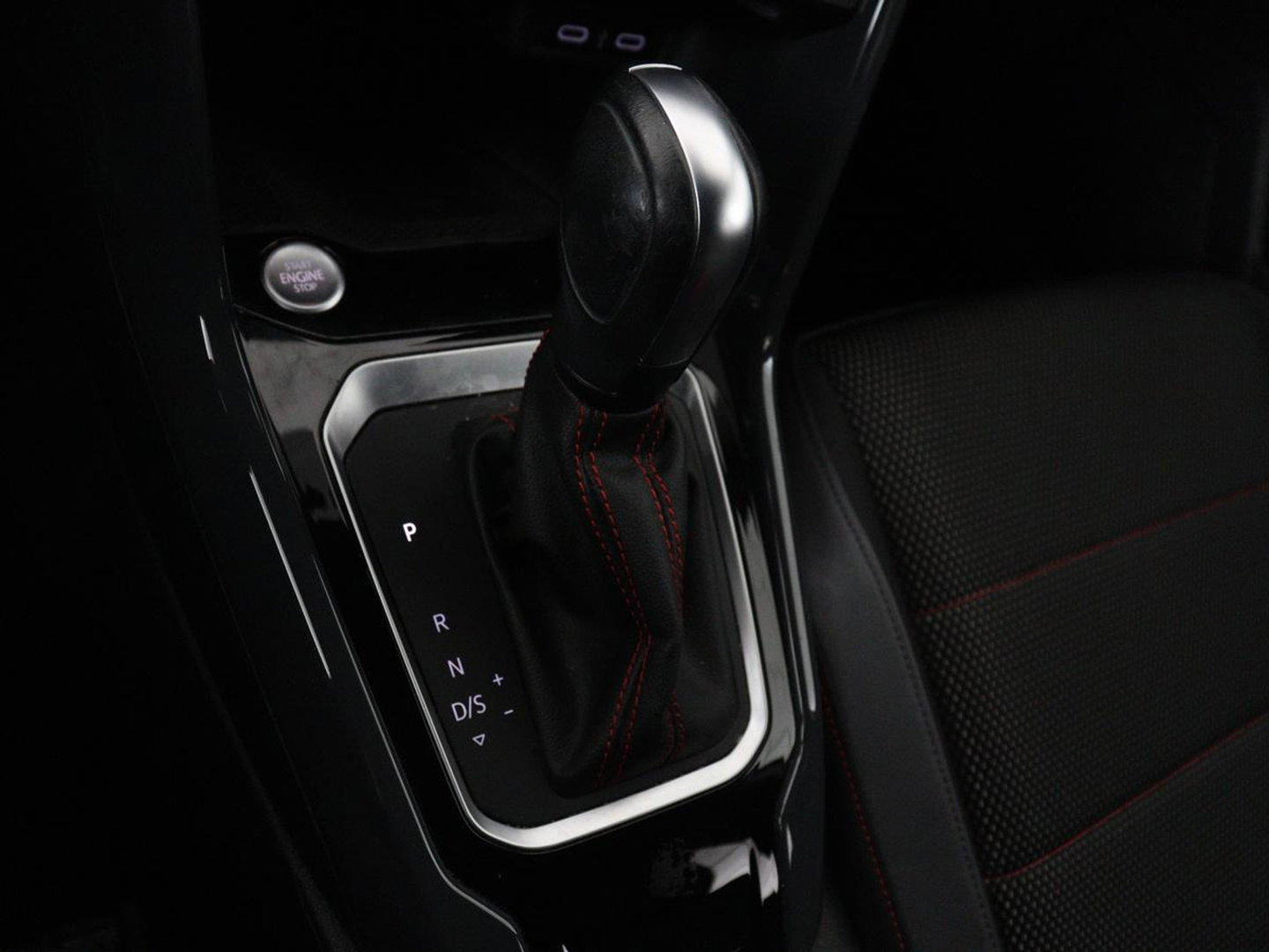 Volkswagen T-Roc 1.5 TSI Sport | Panoramadak | Adaptive cruise | Keyless | Carplay | Navigatie | Full LED | Virtual Cockpit | Climate control | Parkeerhulp | Bluetooth