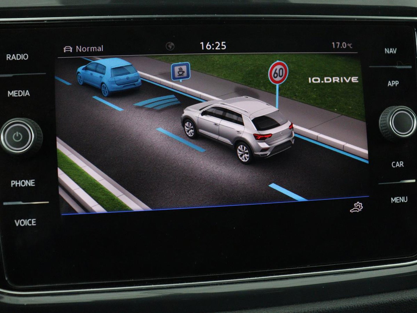 Volkswagen T-Roc 1.5 TSI Sport | Panoramadak | Adaptive cruise | Keyless | Carplay | Navigatie | Full LED | Virtual Cockpit | Climate control | Parkeerhulp | Bluetooth