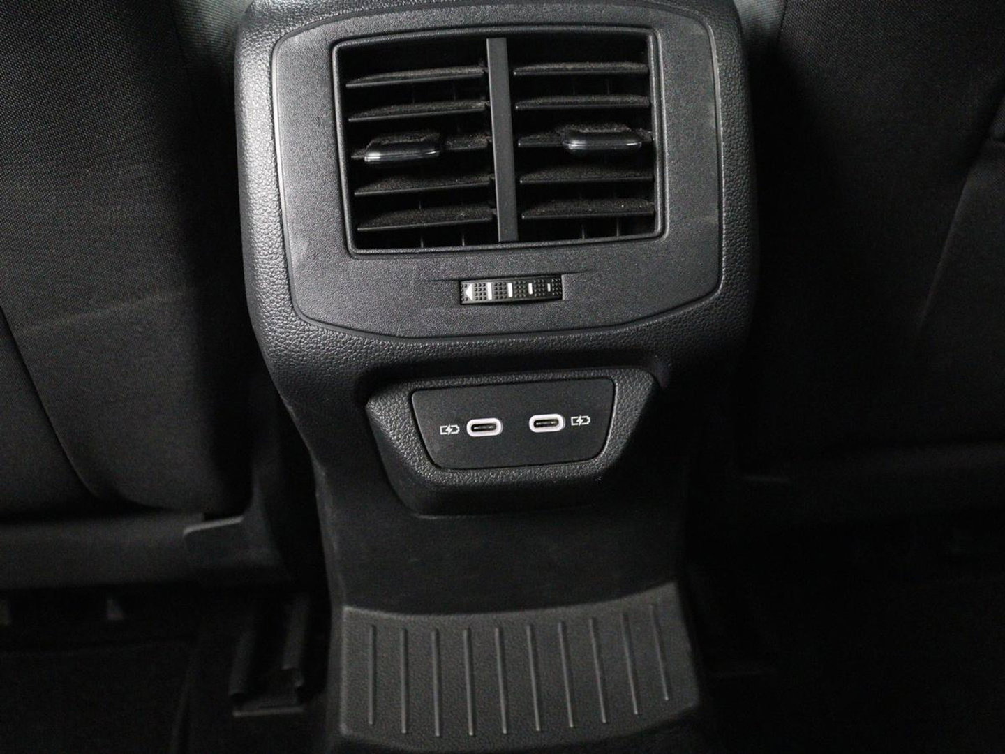 Volkswagen T-Roc 1.5 TSI Sport | Panoramadak | Adaptive cruise | Keyless | Carplay | Navigatie | Full LED | Virtual Cockpit | Climate control | Parkeerhulp | Bluetooth