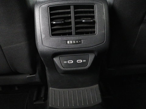 Volkswagen T-Roc 1.5 TSI Sport | Panoramadak | Adaptive cruise | Keyless | Carplay | Navigatie | Full LED | Virtual Cockpit | Climate control | Parkeerhulp | Bluetooth