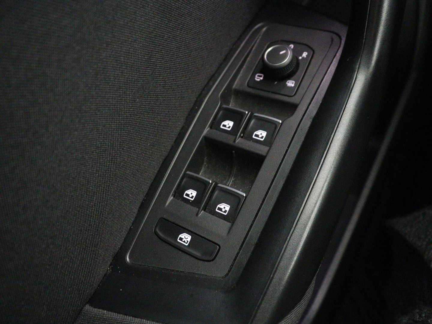 Volkswagen T-Roc 1.5 TSI Sport | Panoramadak | Adaptive cruise | Keyless | Carplay | Navigatie | Full LED | Virtual Cockpit | Climate control | Parkeerhulp | Bluetooth