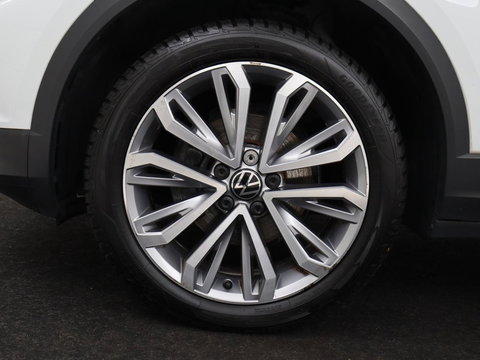 Volkswagen T-Roc 1.5 TSI Sport | Panoramadak | Adaptive cruise | Keyless | Carplay | Navigatie | Full LED | Virtual Cockpit | Climate control | Parkeerhulp | Bluetooth