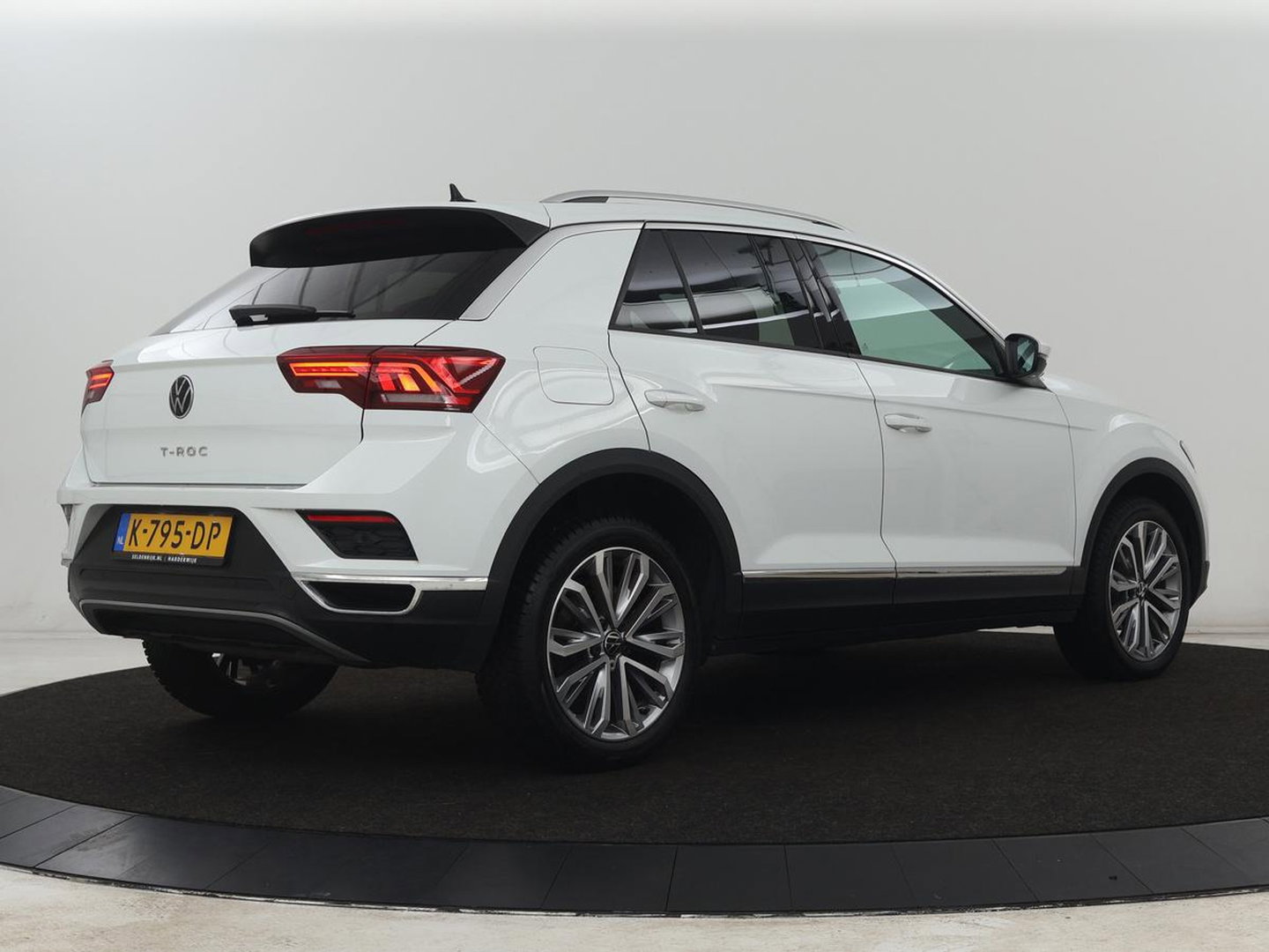 Volkswagen T-Roc 1.5 TSI Sport | Panoramadak | Adaptive cruise | Keyless | Carplay | Navigatie | Full LED | Virtual Cockpit | Climate control | Parkeerhulp | Bluetooth