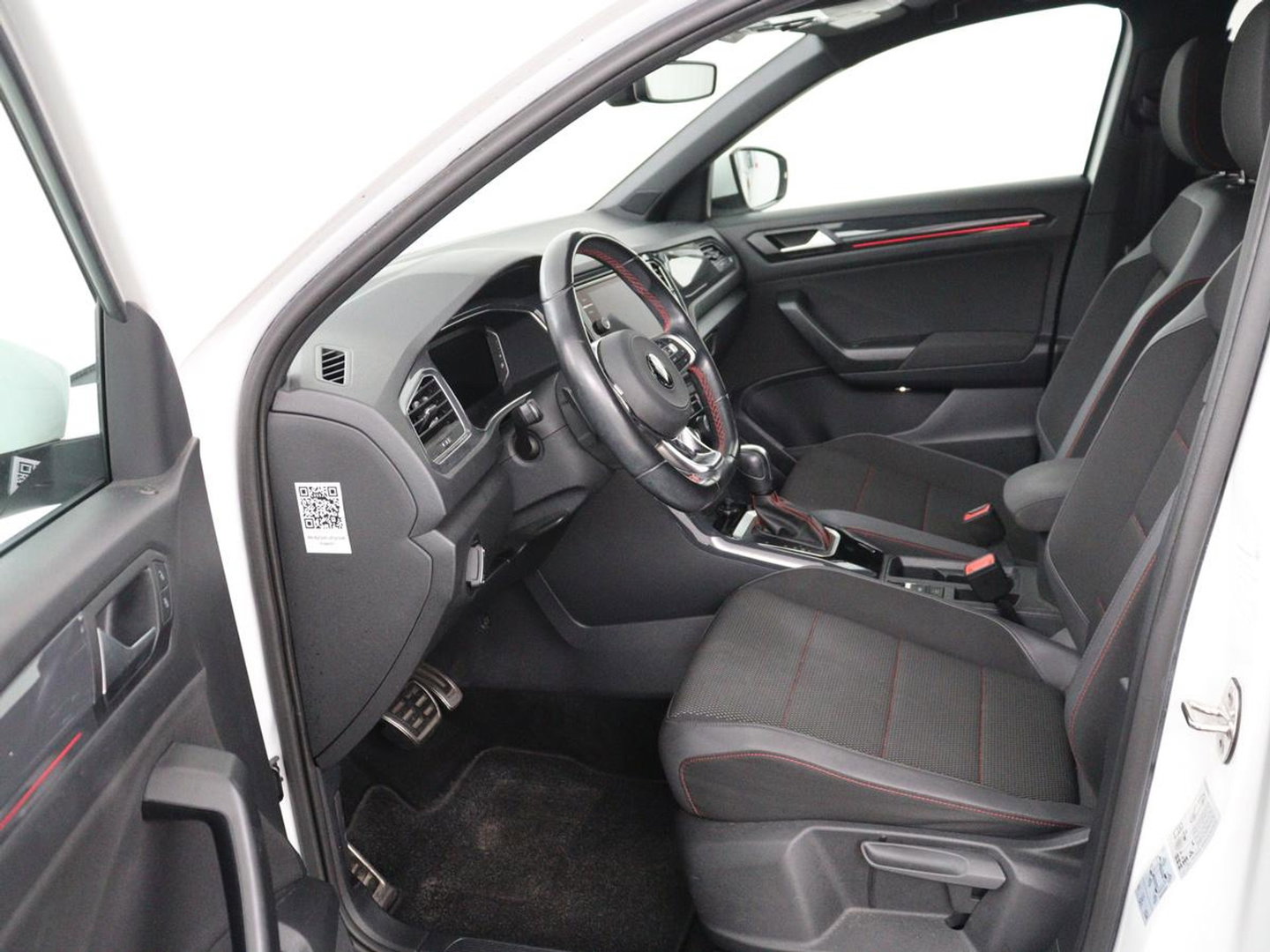 Volkswagen T-Roc 1.5 TSI Sport | Panoramadak | Adaptive cruise | Keyless | Carplay | Navigatie | Full LED | Virtual Cockpit | Climate control | Parkeerhulp | Bluetooth