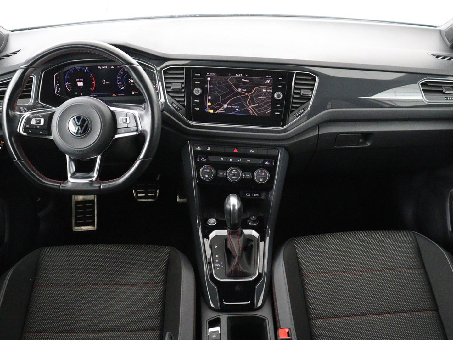 Volkswagen T-Roc 1.5 TSI Sport | Panoramadak | Adaptive cruise | Keyless | Carplay | Navigatie | Full LED | Virtual Cockpit | Climate control | Parkeerhulp | Bluetooth