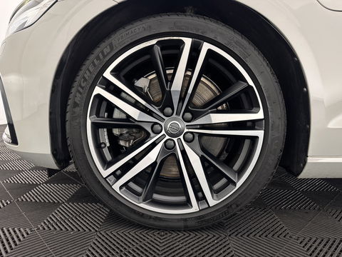 Volvo V60 2.0 T6 Recharge AWD R-Design (Plug-in) (INCL-BTW) Aut. *PANO | LEATHER-MICROFIBRE | FULL-LED | MEMORY-PACK | HARMAN/KARDON | DIGI-COCKPIT | HEATED-SPORTSEATS | KEYLESS | DAB+ | NAVI-FULLMAP | PDC | CRUISE | HEAD-UP | TOWBAR | 19''