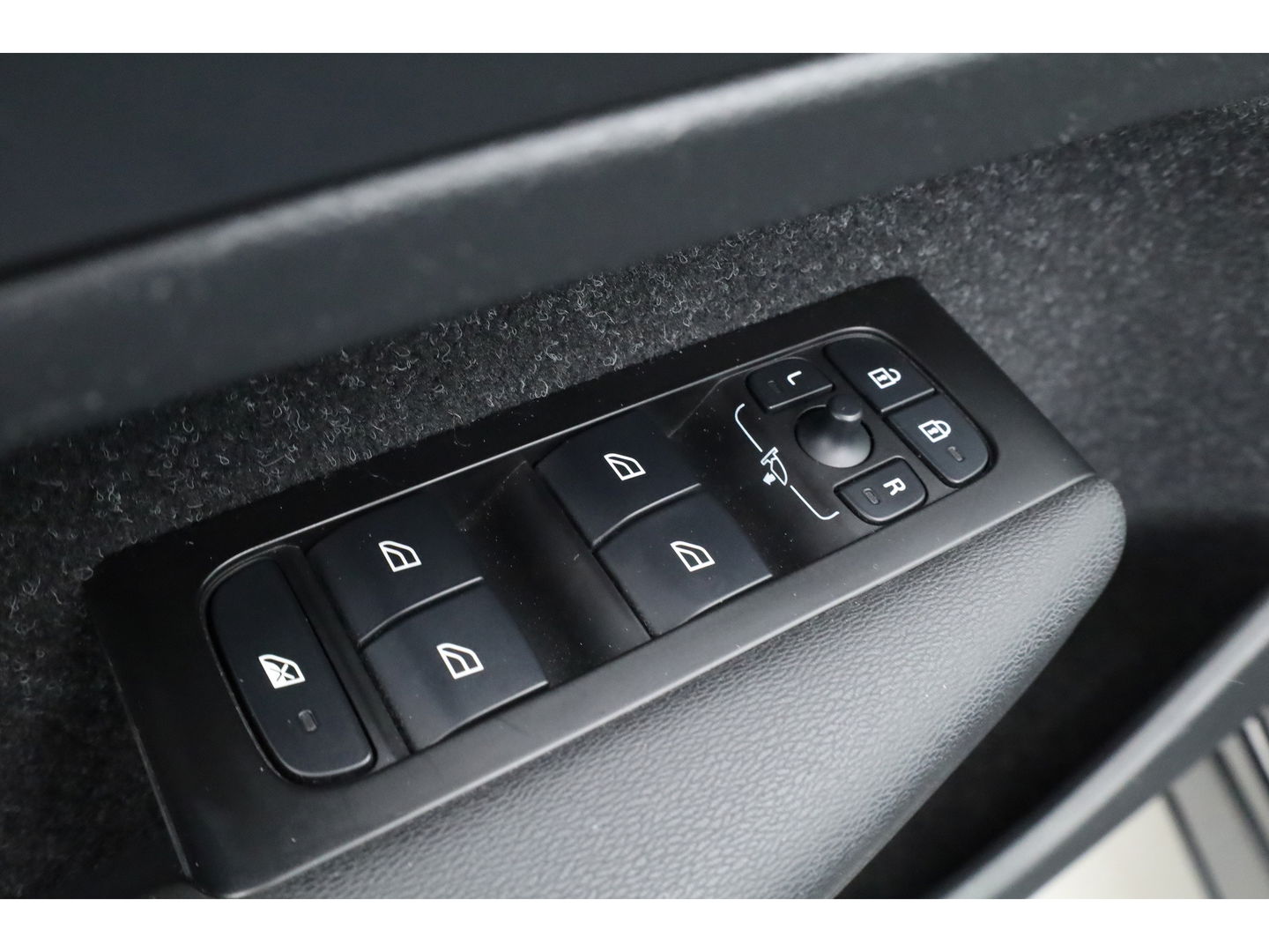 Volvo XC40 1.5 T3 Business | Navi | Elek. Trekhaak | All Seasons | Cruise Ctrl | Elek. Achterklep | CarPlay