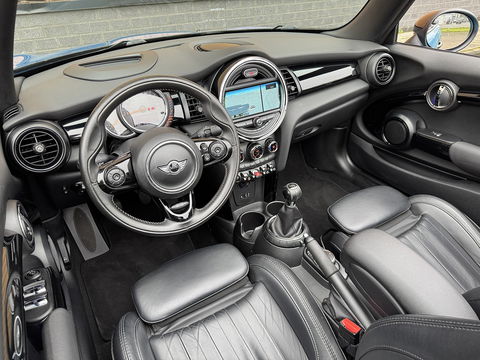 MINI Cabrio 1.5 Cooper Chili Serious Business | Navigatie | Head-Up Display | Leder | LED | Isofix | Parkeersensoren | Rijmodus Regeling | Cruise Control |