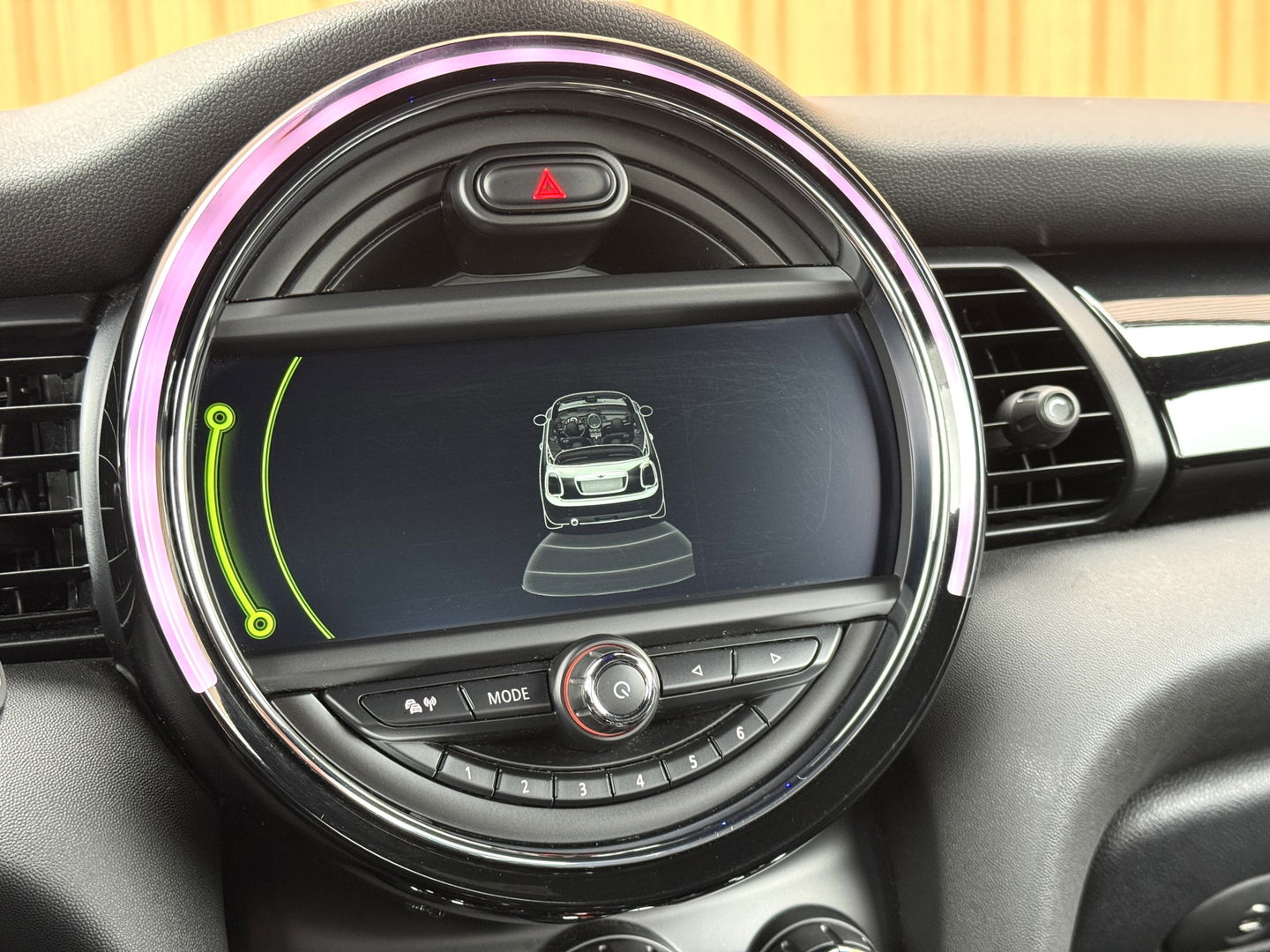 MINI Cabrio 1.5 Cooper Chili Serious Business | Navigatie | Head-Up Display | Leder | LED | Isofix | Parkeersensoren | Rijmodus Regeling | Cruise Control |