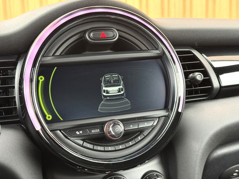 MINI Cabrio 1.5 Cooper Chili Serious Business | Navigatie | Head-Up Display | Leder | LED | Isofix | Parkeersensoren | Rijmodus Regeling | Cruise Control |