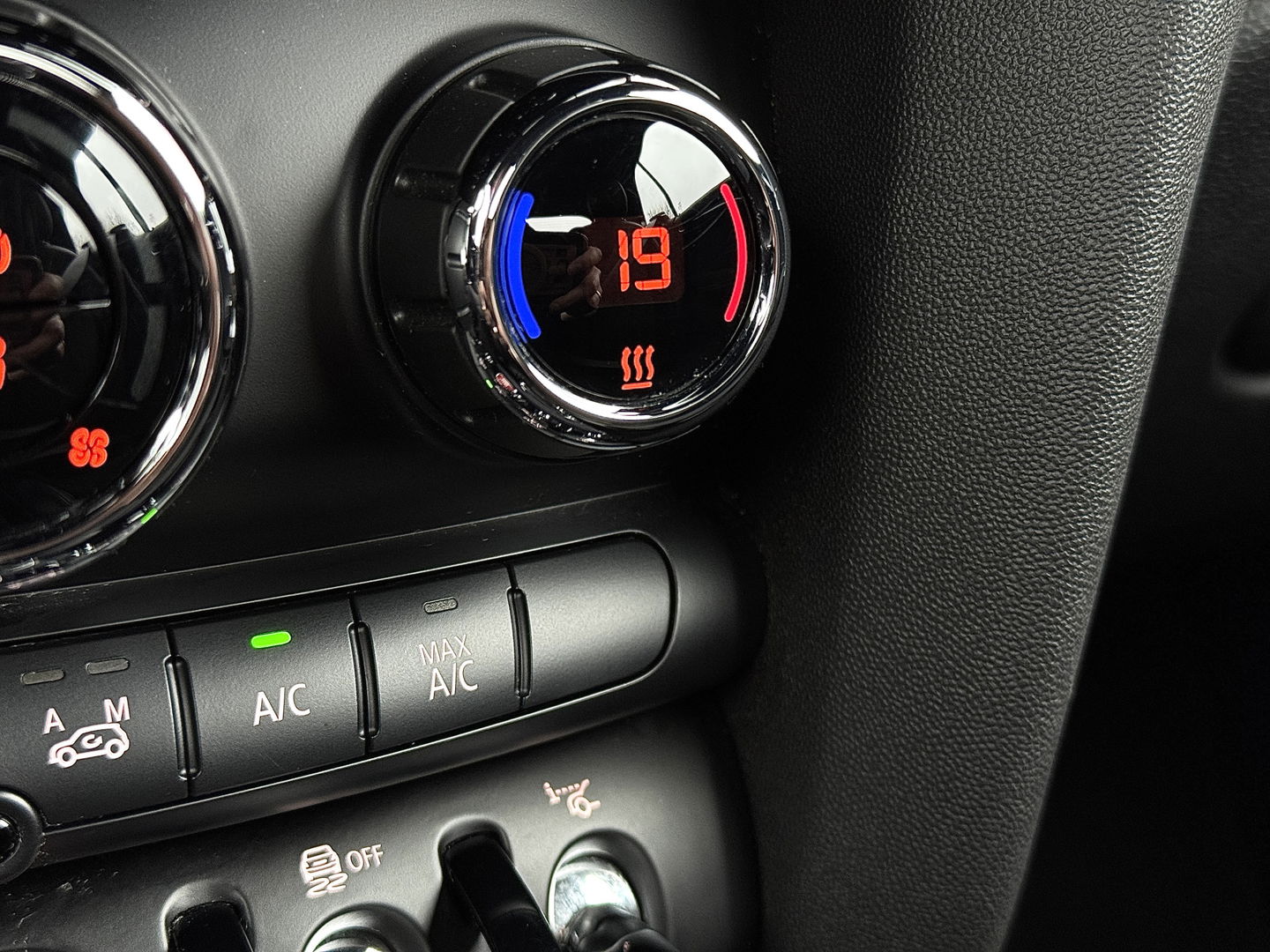 MINI Cabrio 1.5 Cooper Chili Serious Business | Navigatie | Head-Up Display | Leder | LED | Isofix | Parkeersensoren | Rijmodus Regeling | Cruise Control |