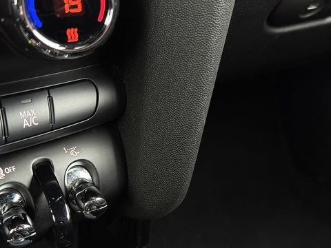 MINI Cabrio 1.5 Cooper Chili Serious Business | Navigatie | Head-Up Display | Leder | LED | Isofix | Parkeersensoren | Rijmodus Regeling | Cruise Control |