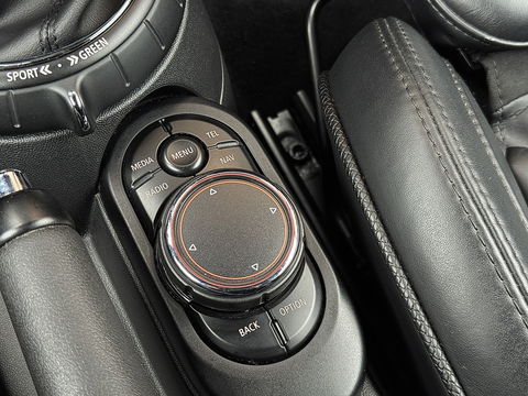 MINI Cabrio 1.5 Cooper Chili Serious Business | Navigatie | Head-Up Display | Leder | LED | Isofix | Parkeersensoren | Rijmodus Regeling | Cruise Control |