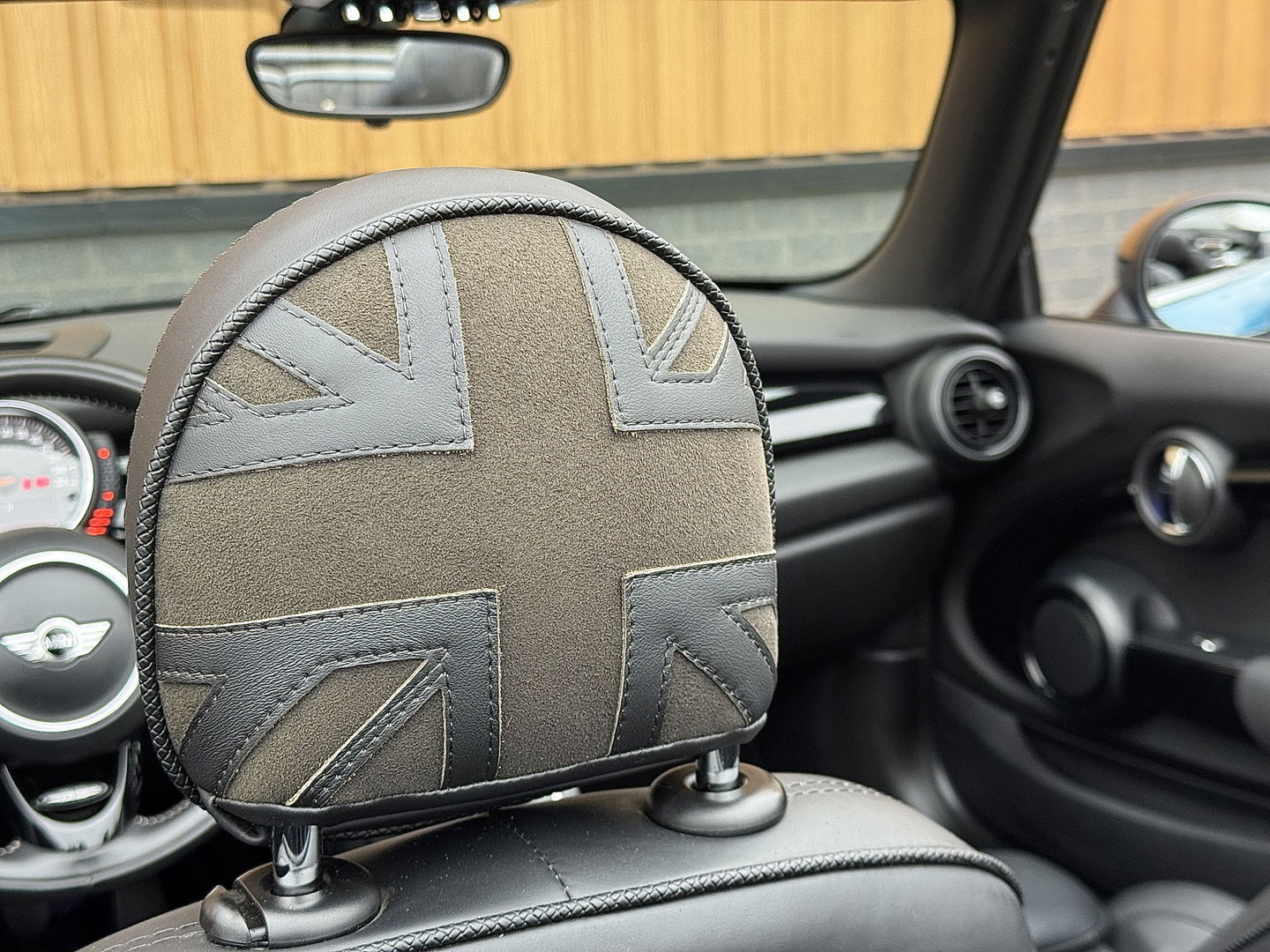 MINI Cabrio 1.5 Cooper Chili Serious Business | Navigatie | Head-Up Display | Leder | LED | Isofix | Parkeersensoren | Rijmodus Regeling | Cruise Control |