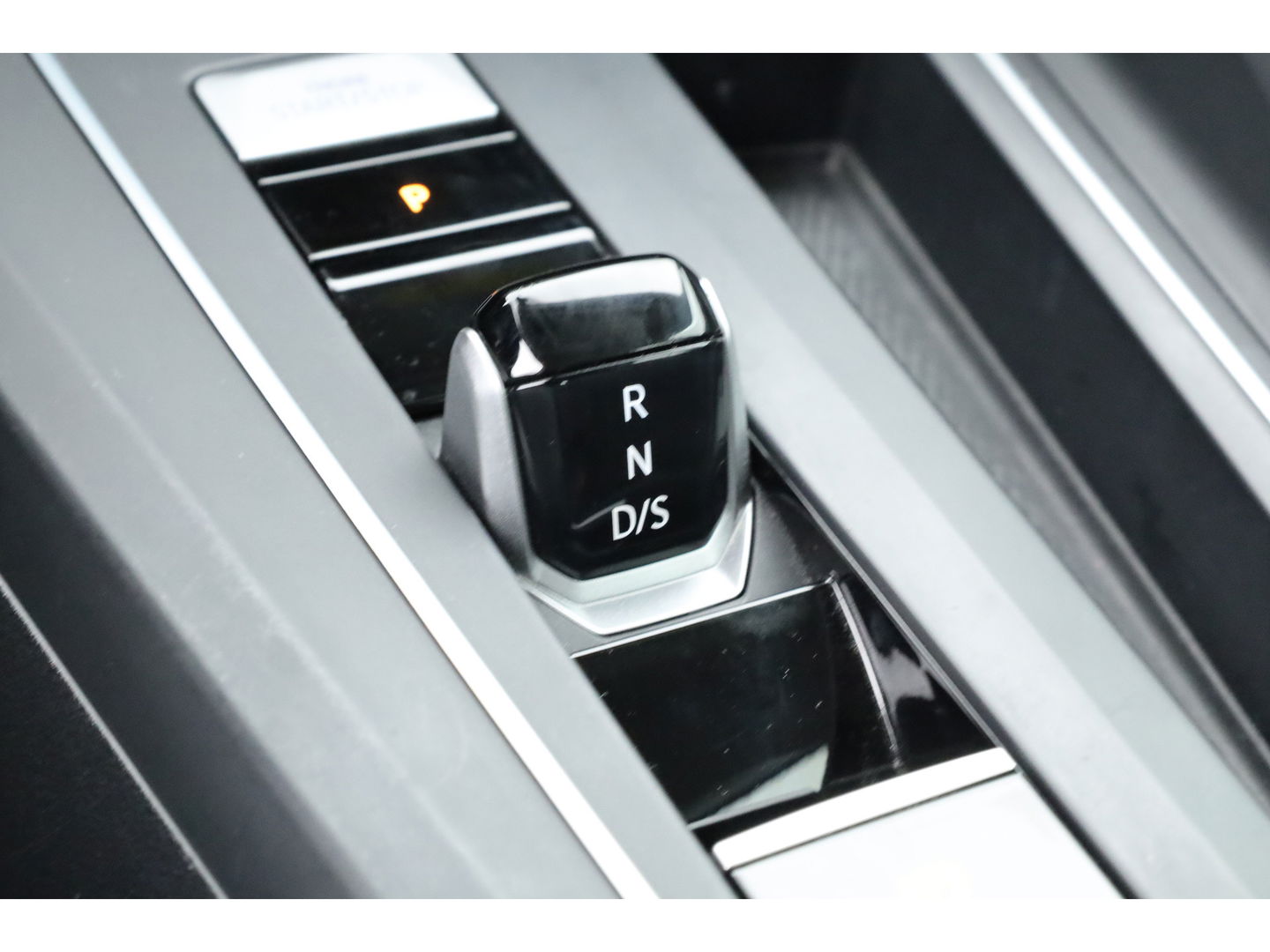 Volkswagen Golf 1.5 eTSI DSG | Navi | Adapt. Cruise | Stoelverw. | PDC | Apple CarPlay | 18'' | Clima |