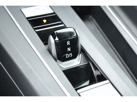 Volkswagen Golf 1.5 eTSI DSG | Navi | Adapt. Cruise | Stoelverw. | PDC | Apple CarPlay | 18'' | Clima |