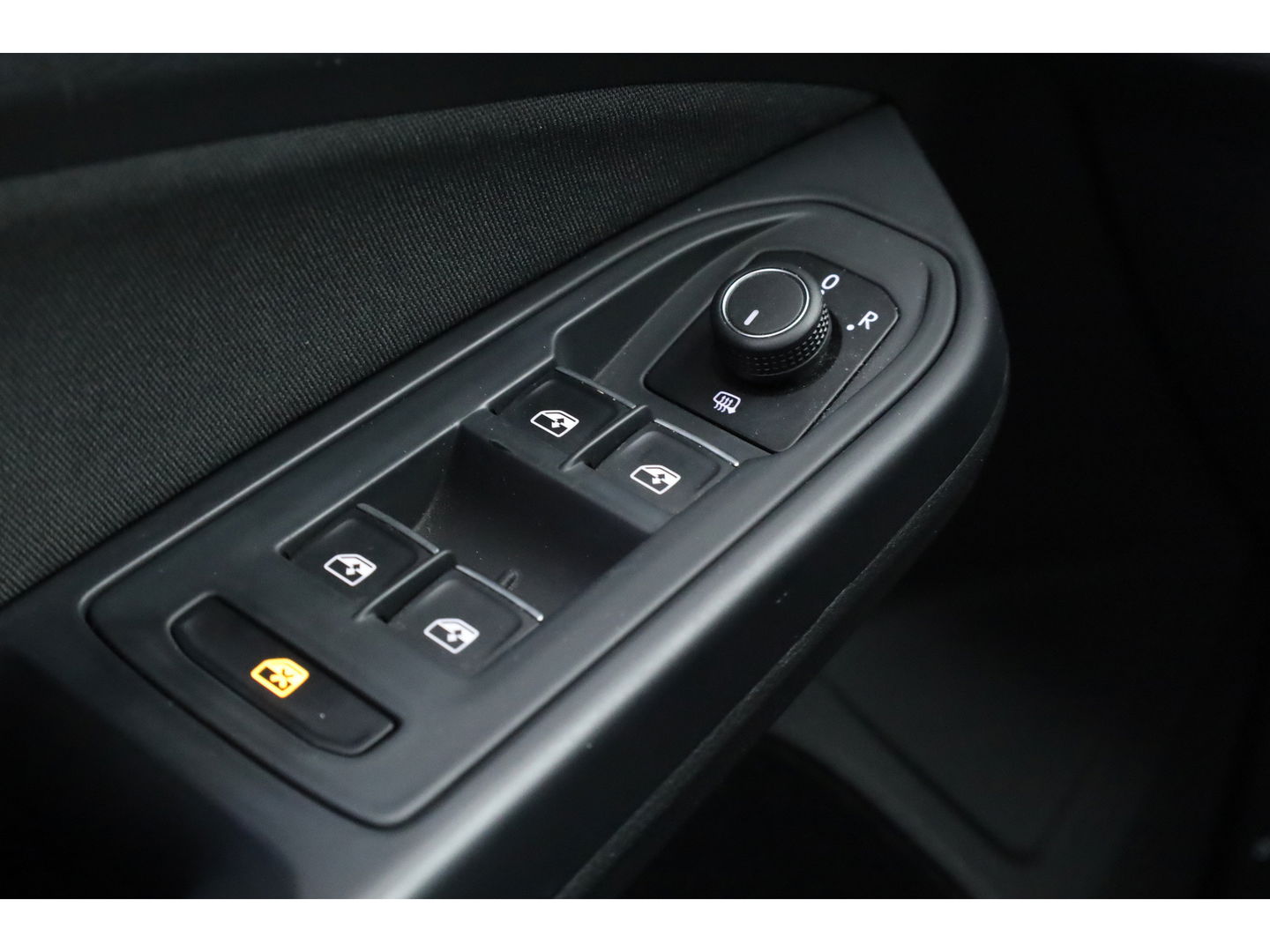 Volkswagen Golf 1.5 eTSI DSG | Navi | Adapt. Cruise | Stoelverw. | PDC | Apple CarPlay | 18'' | Clima |