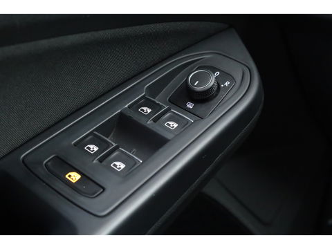 Volkswagen Golf 1.5 eTSI DSG | Navi | Adapt. Cruise | Stoelverw. | PDC | Apple CarPlay | 18'' | Clima |