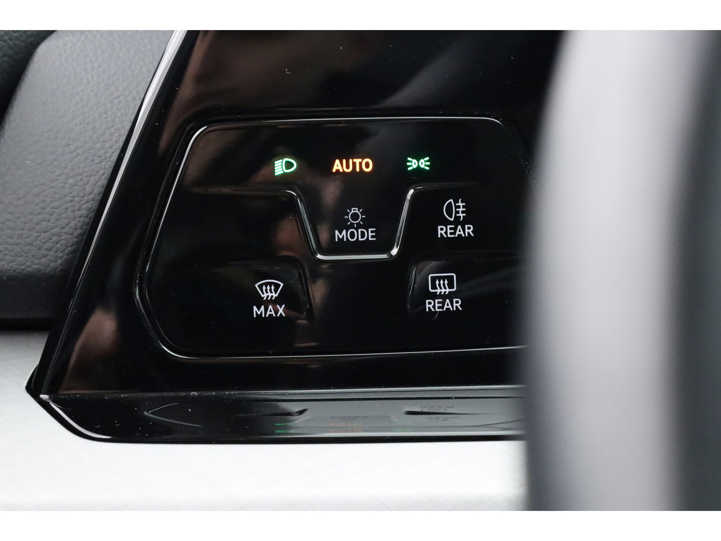 Volkswagen Golf 1.5 eTSI DSG | Navi | Adapt. Cruise | Stoelverw. | PDC | Apple CarPlay | 18'' | Clima |