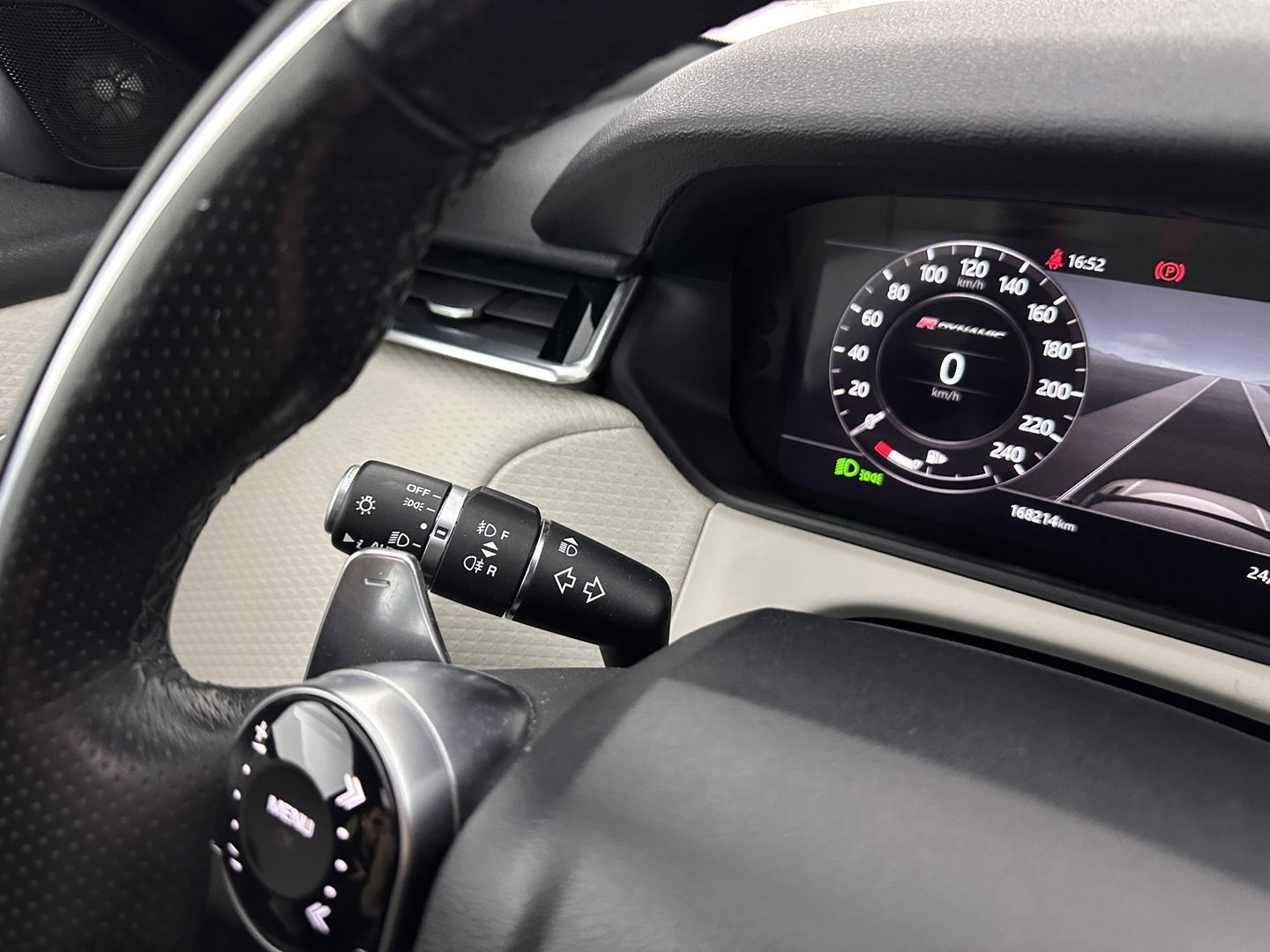 Land Rover Range Rover Velar 2.0 I4 AWD R-Dynamic HSE Aut. *PANO | HEAD-UP | LEATHER | FULL-LED | MEMORY-PACK | BLIND-SPOT | MERIDIAN-SURROUND | DIGI-COCKPIT | CAMERA | KEYLESS | HEATED-COMFORTSEATS | PRIVACY-GLASS | SHIFT-PADDLES | 21 "ALU*