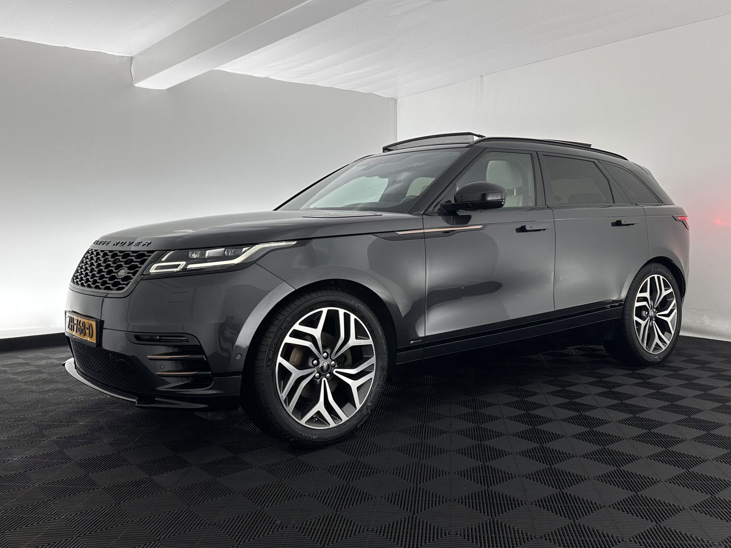 Land Rover Range Rover Velar 2.0 I4 AWD R-Dynamic HSE Aut. *PANO | HEAD-UP | LEATHER | FULL-LED | MEMORY-PACK | BLIND-SPOT | MERIDIAN-SURROUND | DIGI-COCKPIT | CAMERA | KEYLESS | HEATED-COMFORTSEATS | PRIVACY-GLASS | SHIFT-PADDLES | 21 "ALU*