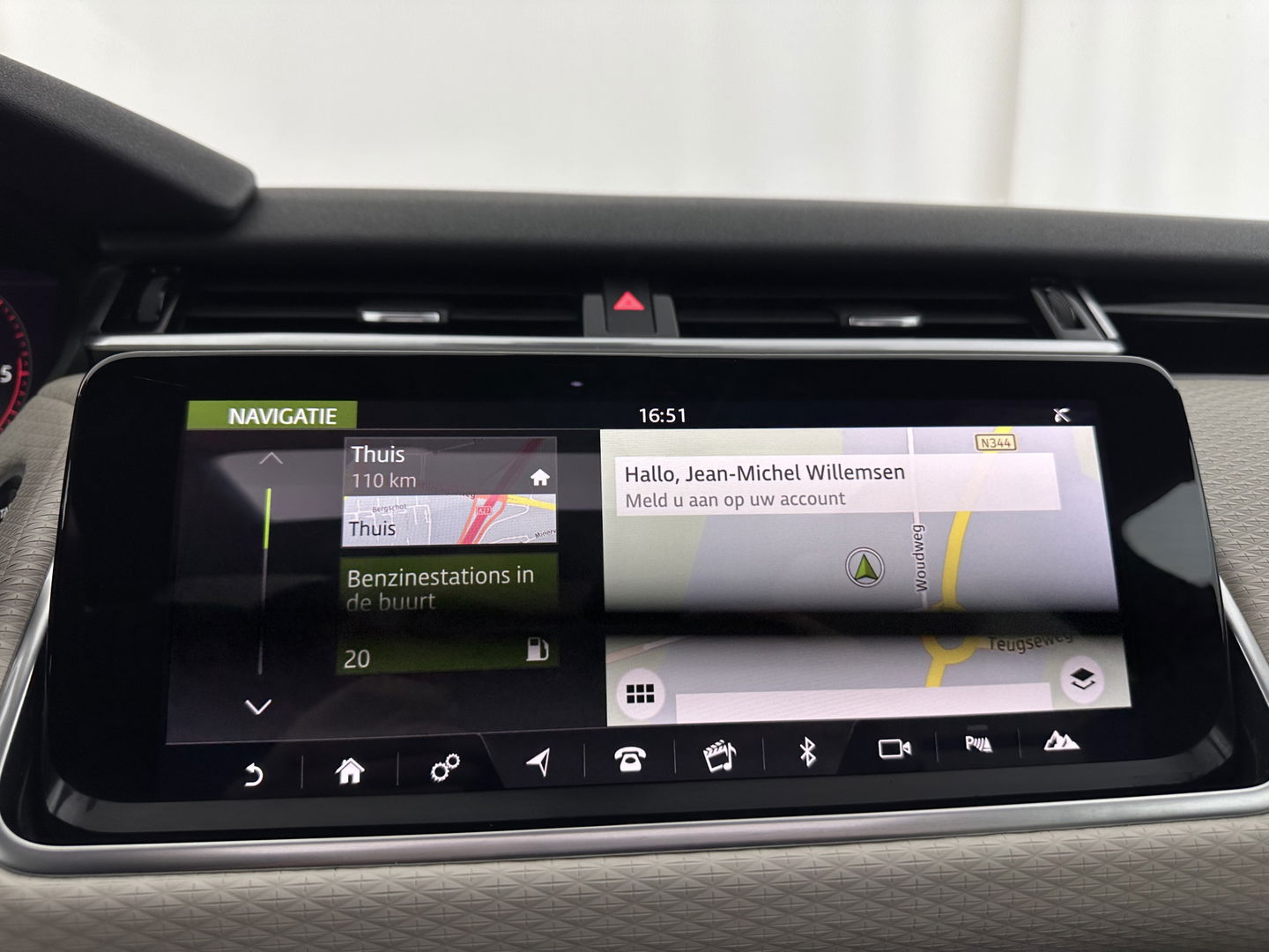 Land Rover Range Rover Velar 2.0 I4 AWD R-Dynamic HSE Aut. *PANO | HEAD-UP | LEATHER | FULL-LED | MEMORY-PACK | BLIND-SPOT | MERIDIAN-SURROUND | DIGI-COCKPIT | CAMERA | KEYLESS | HEATED-COMFORTSEATS | PRIVACY-GLASS | SHIFT-PADDLES | 21 "ALU*