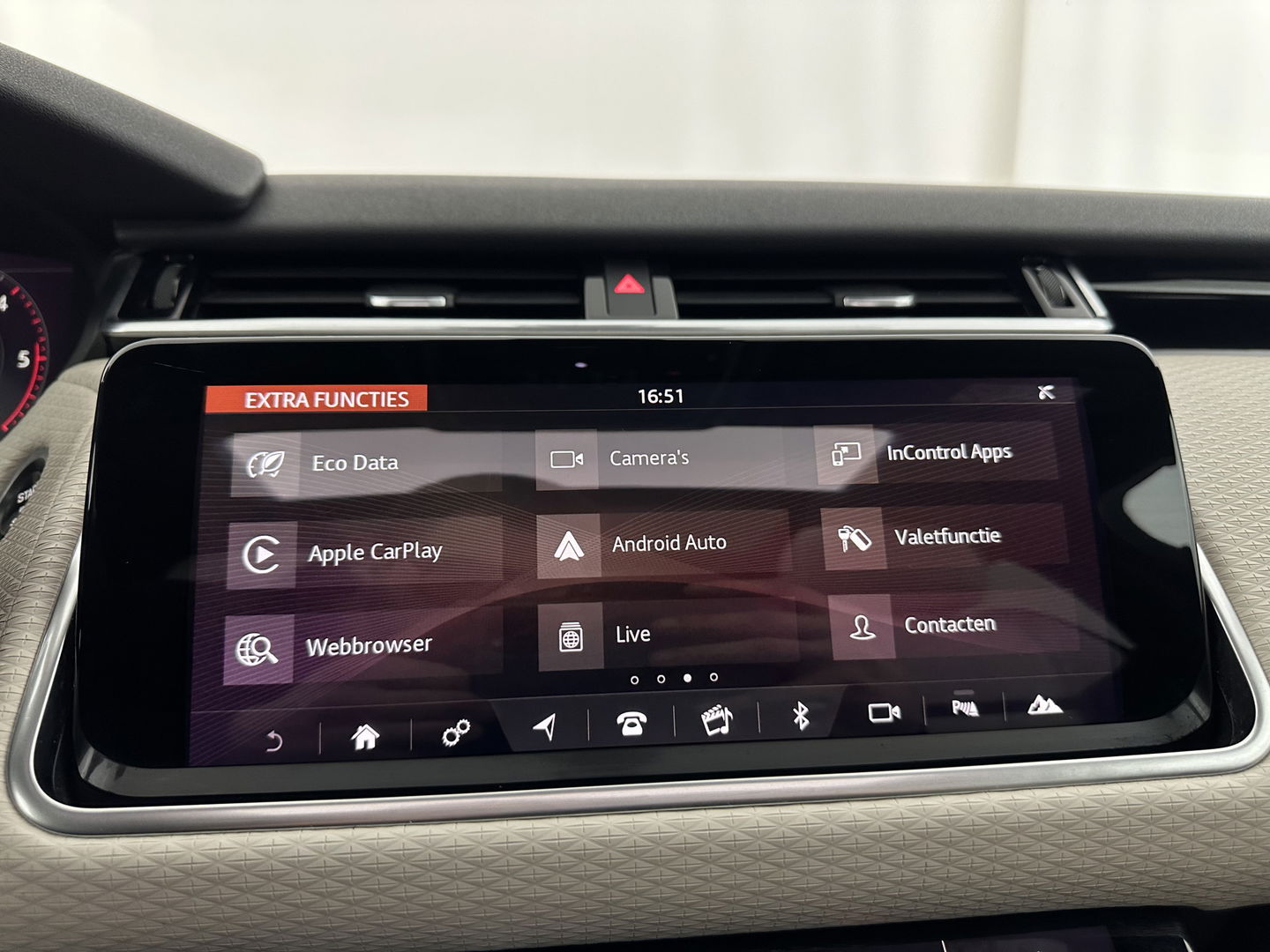 Land Rover Range Rover Velar 2.0 I4 AWD R-Dynamic HSE Aut. *PANO | HEAD-UP | LEATHER | FULL-LED | MEMORY-PACK | BLIND-SPOT | MERIDIAN-SURROUND | DIGI-COCKPIT | CAMERA | KEYLESS | HEATED-COMFORTSEATS | PRIVACY-GLASS | SHIFT-PADDLES | 21 "ALU*