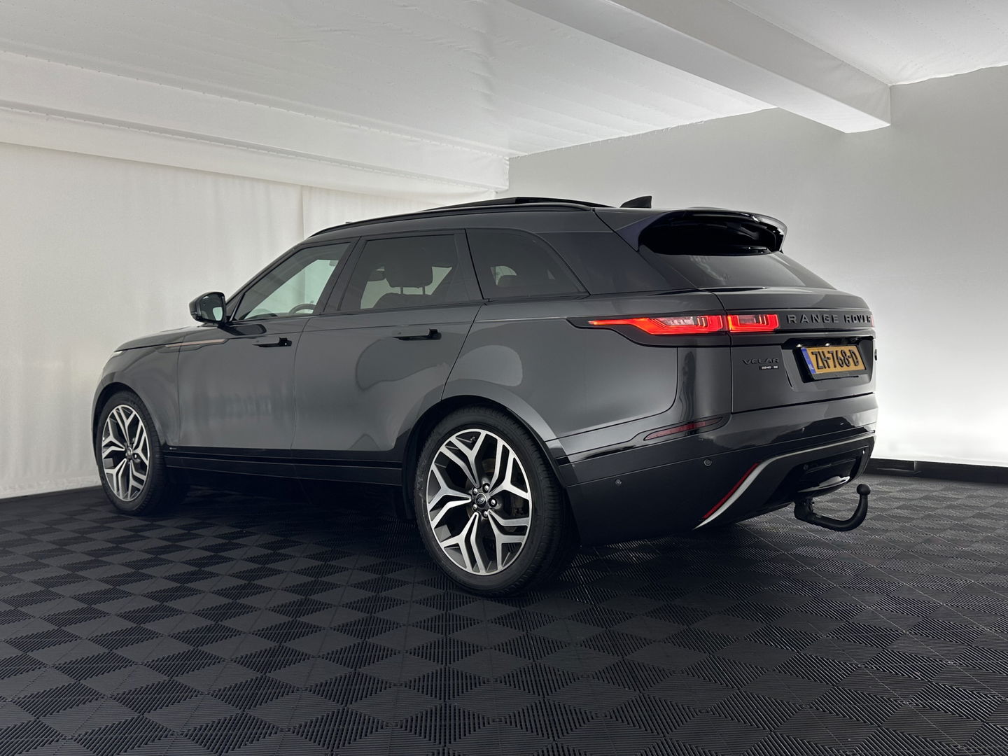 Land Rover Range Rover Velar 2.0 I4 AWD R-Dynamic HSE Aut. *PANO | HEAD-UP | LEATHER | FULL-LED | MEMORY-PACK | BLIND-SPOT | MERIDIAN-SURROUND | DIGI-COCKPIT | CAMERA | KEYLESS | HEATED-COMFORTSEATS | PRIVACY-GLASS | SHIFT-PADDLES | 21 "ALU*