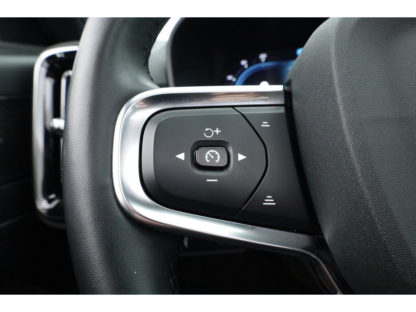 Volvo XC40 Recharge Pro | Trekhaak | Pano | ACC | Blis | 360 Camera | H&K Audio |