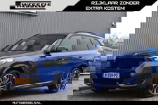 BMW X1 - sDrive18i M-sport Nieuwe type! Elek. trekhaak/achterklep, Memory, Camera, 20 inch, Stoel/stuurverwarming, Carplay