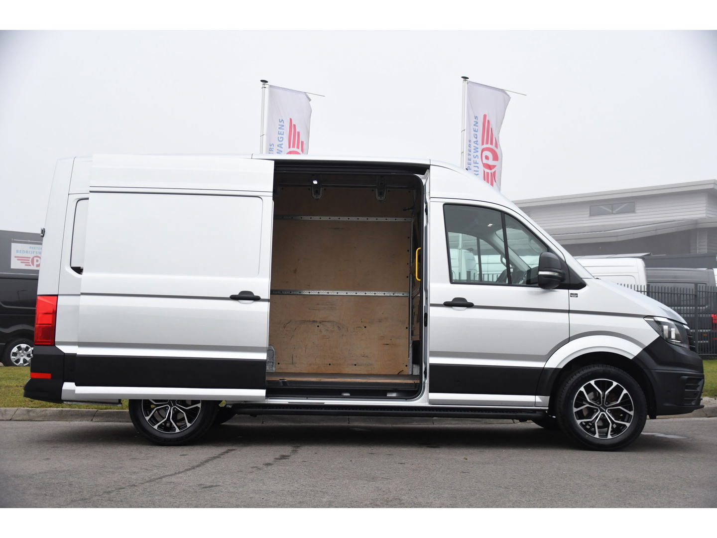 Volkswagen Crafter 30 2.0 TDI L3H3 PB Edition Camera, Carplay, Stoelverwarming, Sensoren, 140pk, Automaat, multimedia, Uniek!