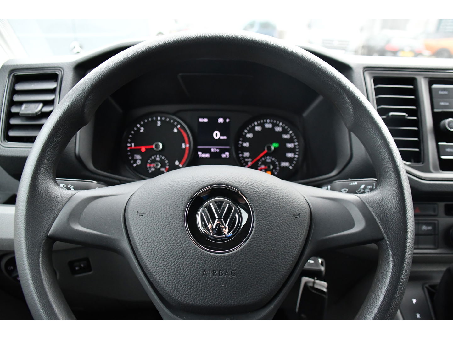 Volkswagen Crafter 30 2.0 TDI L3H3 PB Edition Camera, Carplay, Stoelverwarming, Sensoren, 140pk, Automaat, multimedia, Uniek!