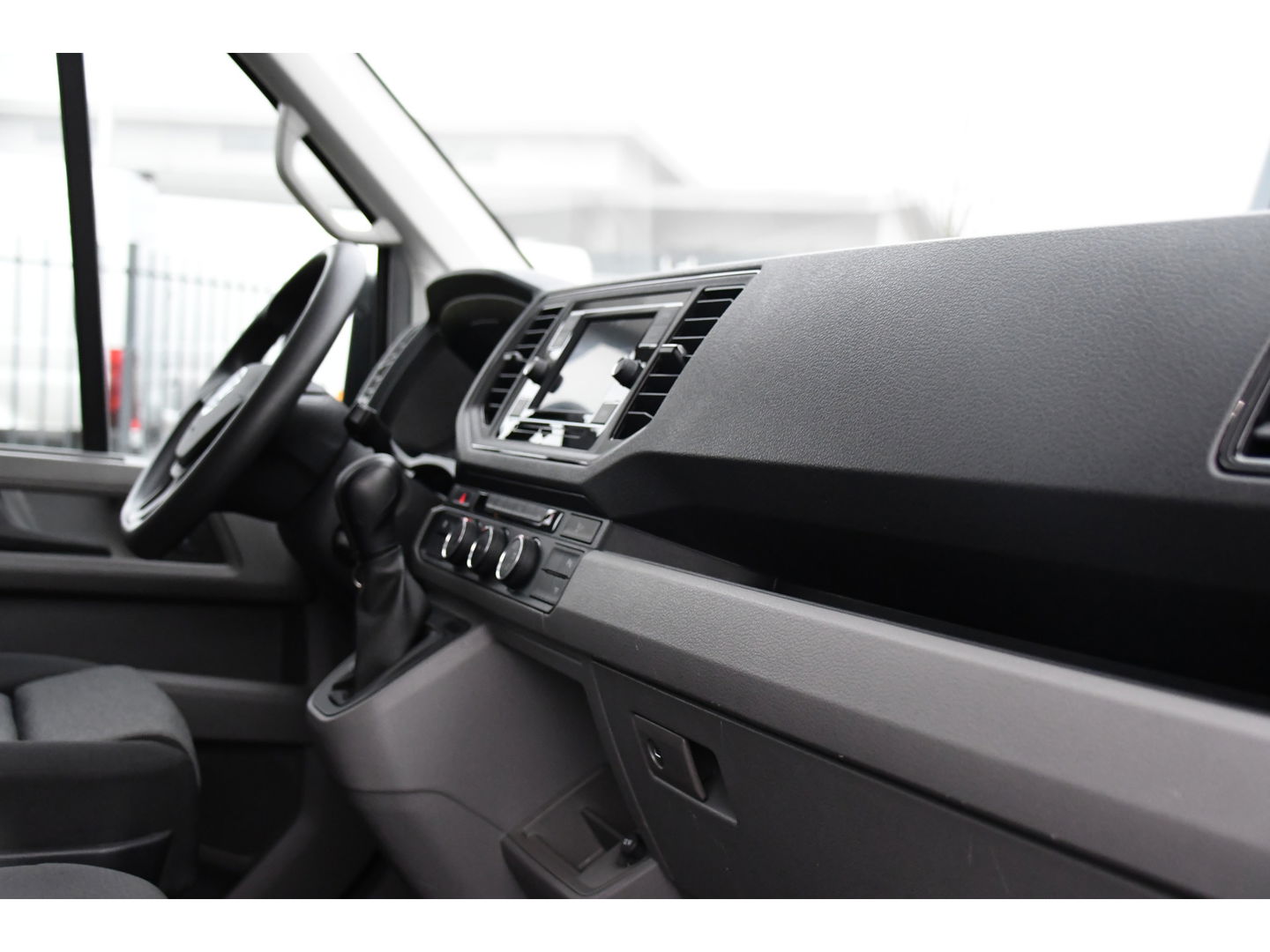 Volkswagen Crafter 30 2.0 TDI L3H3 PB Edition Camera, Carplay, Stoelverwarming, Sensoren, 140pk, Automaat, multimedia, Uniek!