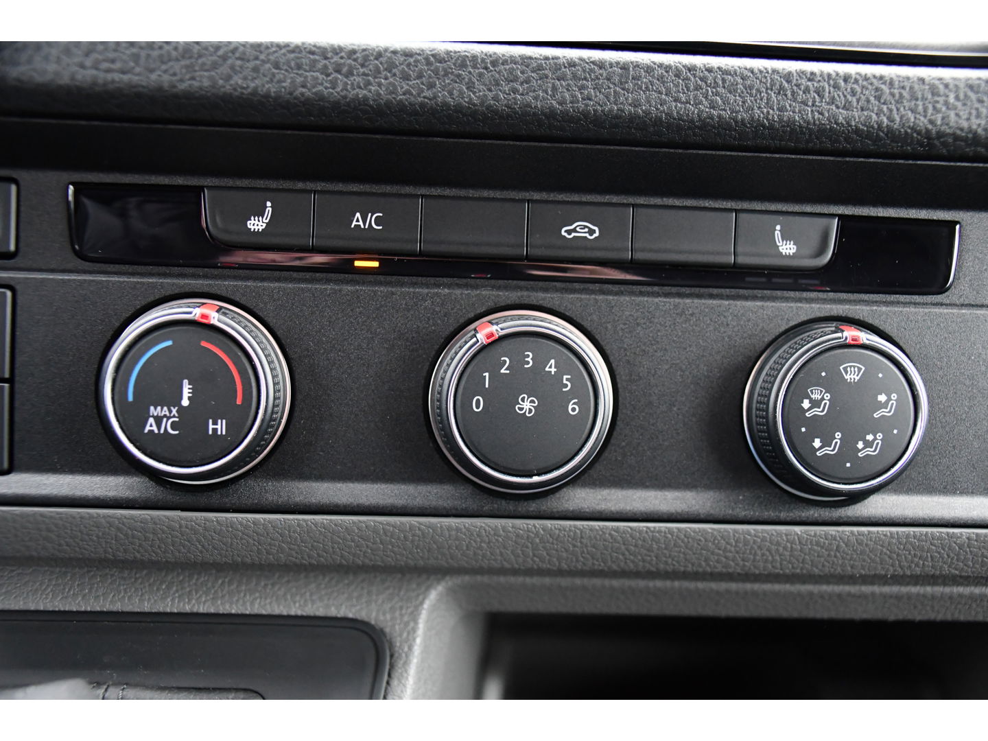 Volkswagen Crafter 30 2.0 TDI L3H3 PB Edition Camera, Carplay, Stoelverwarming, Sensoren, 140pk, Automaat, multimedia, Uniek!