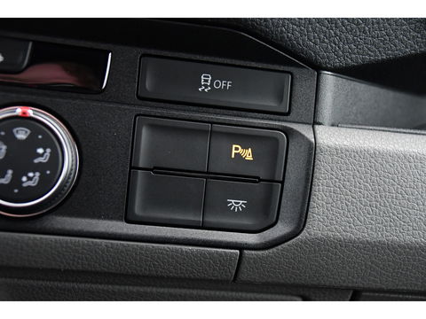 Volkswagen Crafter 30 2.0 TDI L3H3 PB Edition Camera, Carplay, Stoelverwarming, Sensoren, 140pk, Automaat, multimedia, Uniek!