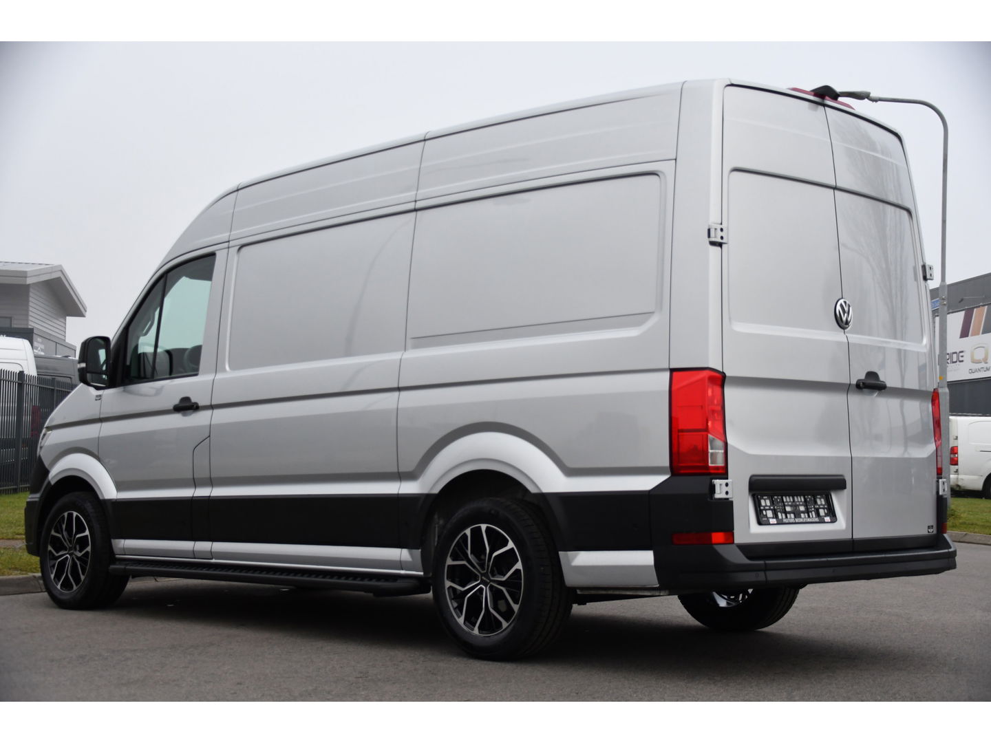Volkswagen Crafter 30 2.0 TDI L3H3 PB Edition Camera, Carplay, Stoelverwarming, Sensoren, 140pk, Automaat, multimedia, Uniek!