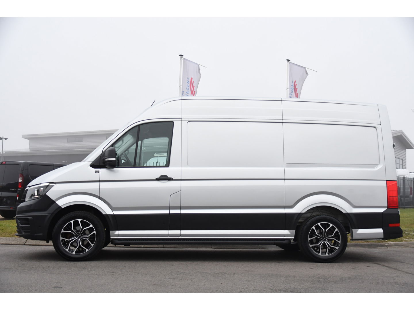 Volkswagen Crafter 30 2.0 TDI L3H3 PB Edition Camera, Carplay, Stoelverwarming, Sensoren, 140pk, Automaat, multimedia, Uniek!