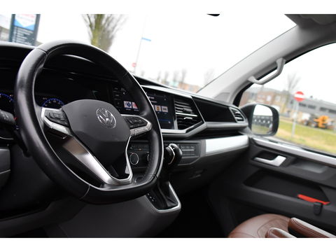 Volkswagen Transporter 2.0 TDI L2H1 32 DC Bulli Virtual, Adaptieve Cruise, Carplay, Leder, LED, 204pk, Automaat, 2 x Schuifdeur, Stoelverwarming, Uniek!