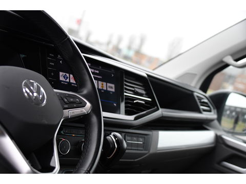 Volkswagen Transporter 2.0 TDI L2H1 32 DC Bulli Virtual, Adaptieve Cruise, Carplay, Leder, LED, 204pk, Automaat, 2 x Schuifdeur, Stoelverwarming, Uniek!